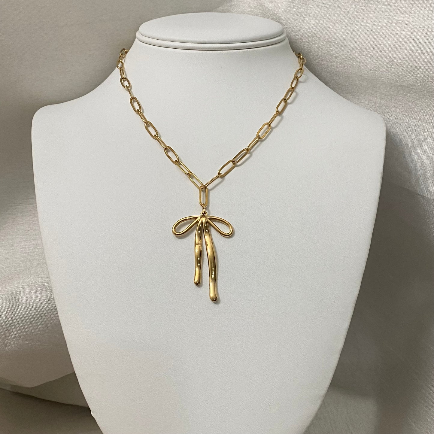 Bow Necklace