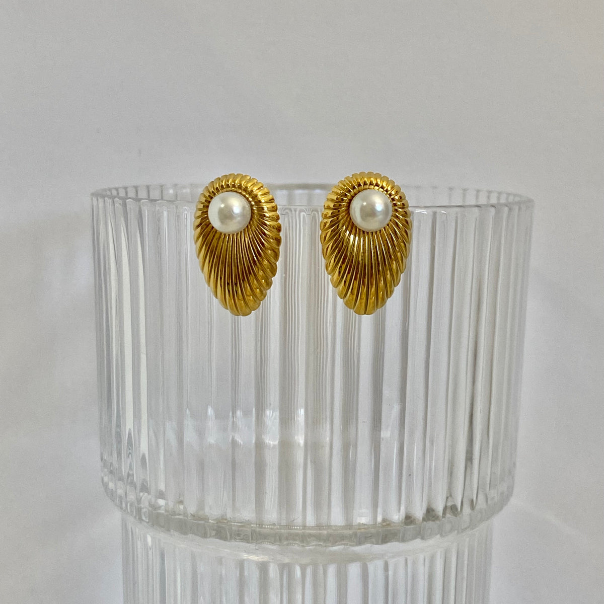 Aphra Studs