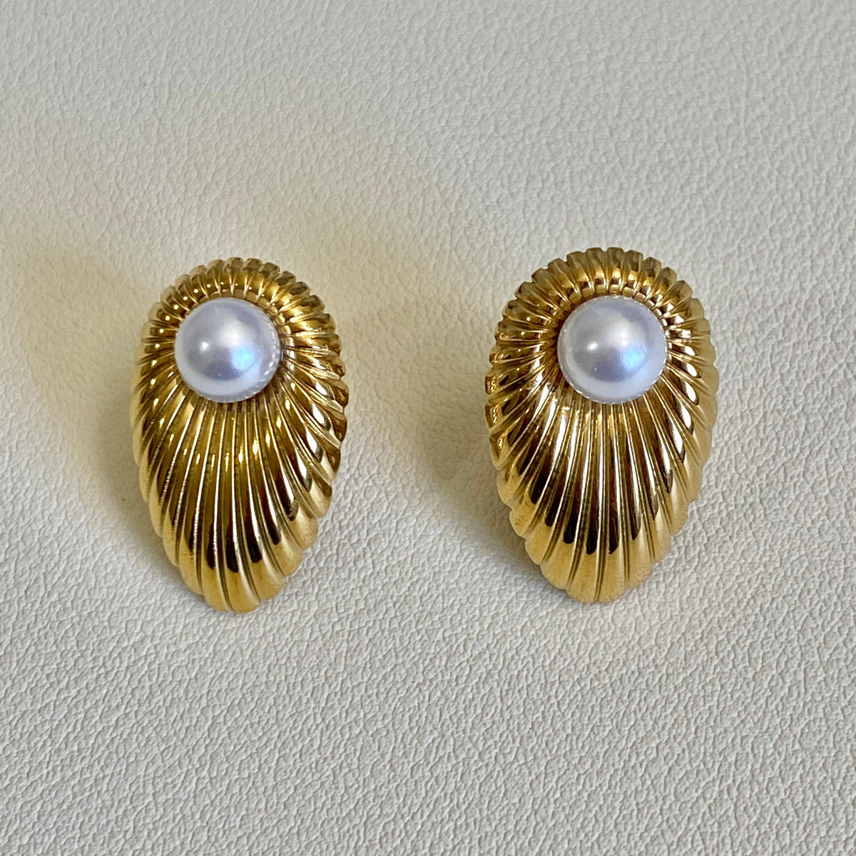 Aphra Studs