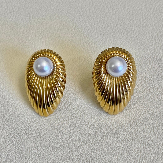 Aphra Studs