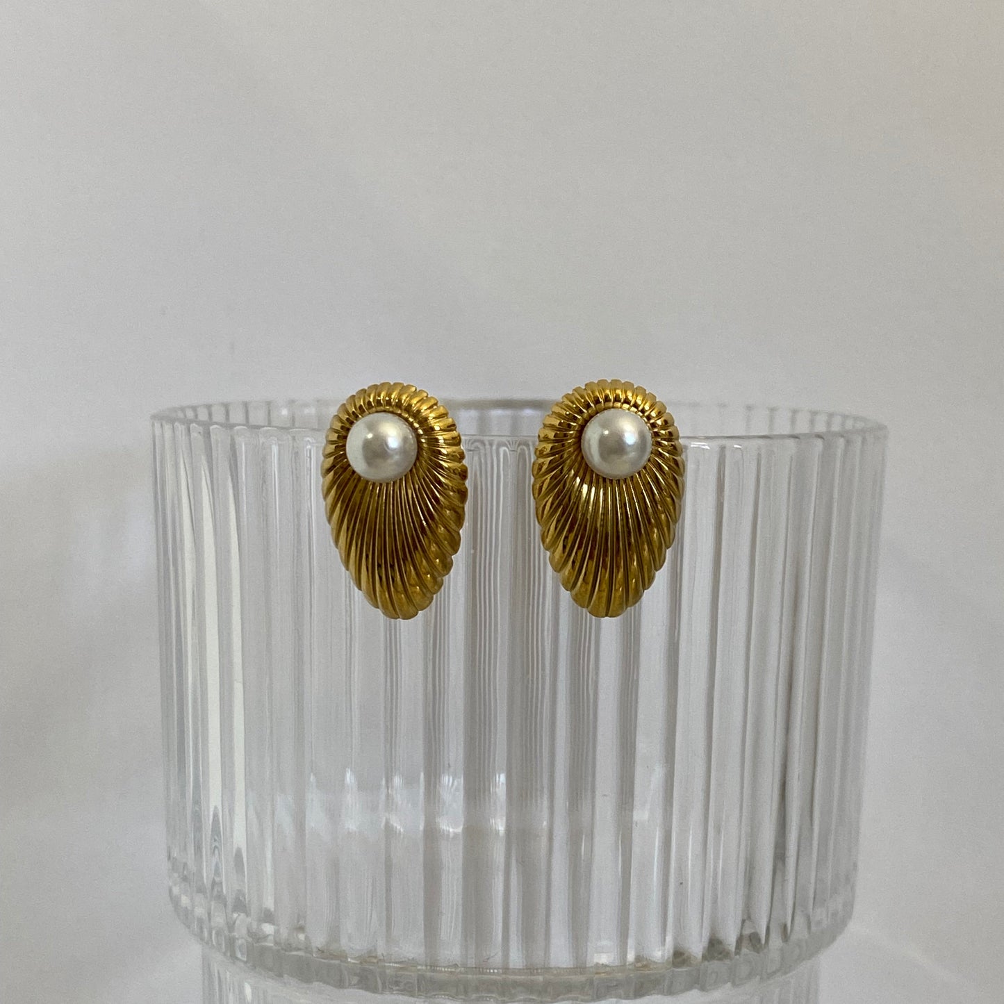 Aphra Studs