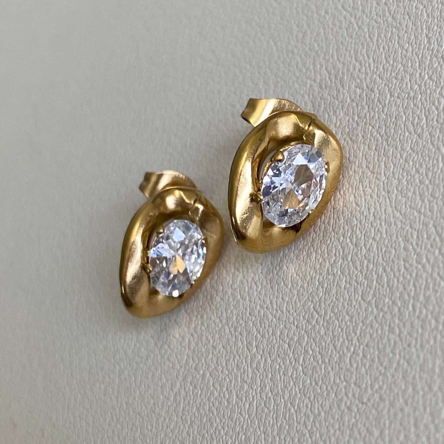 Diala Studs