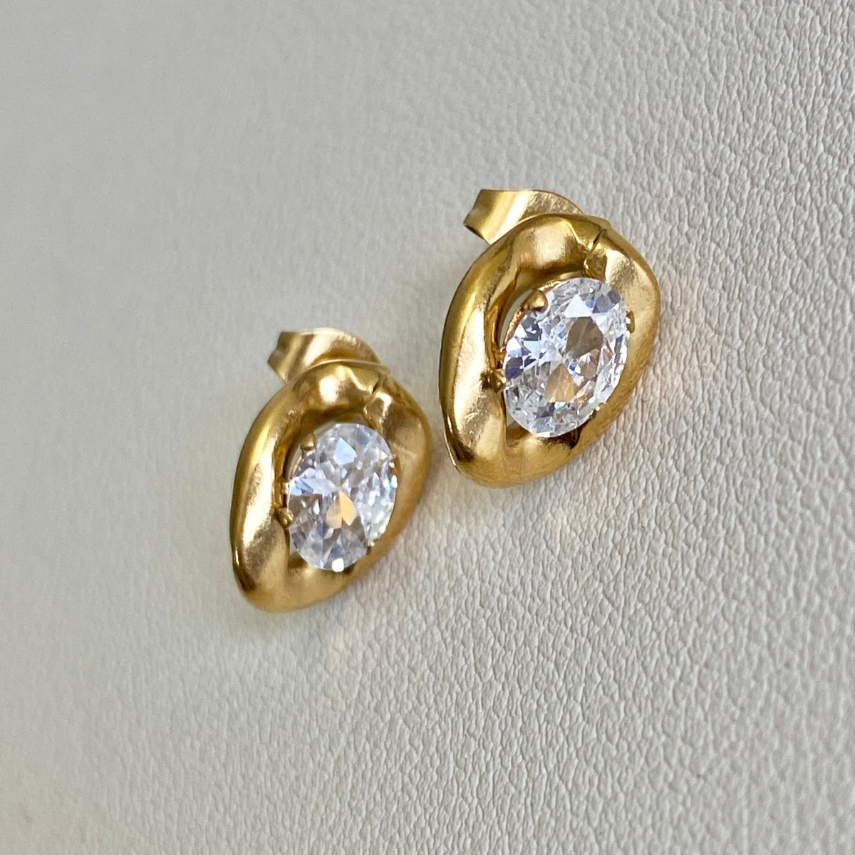 Diala Studs