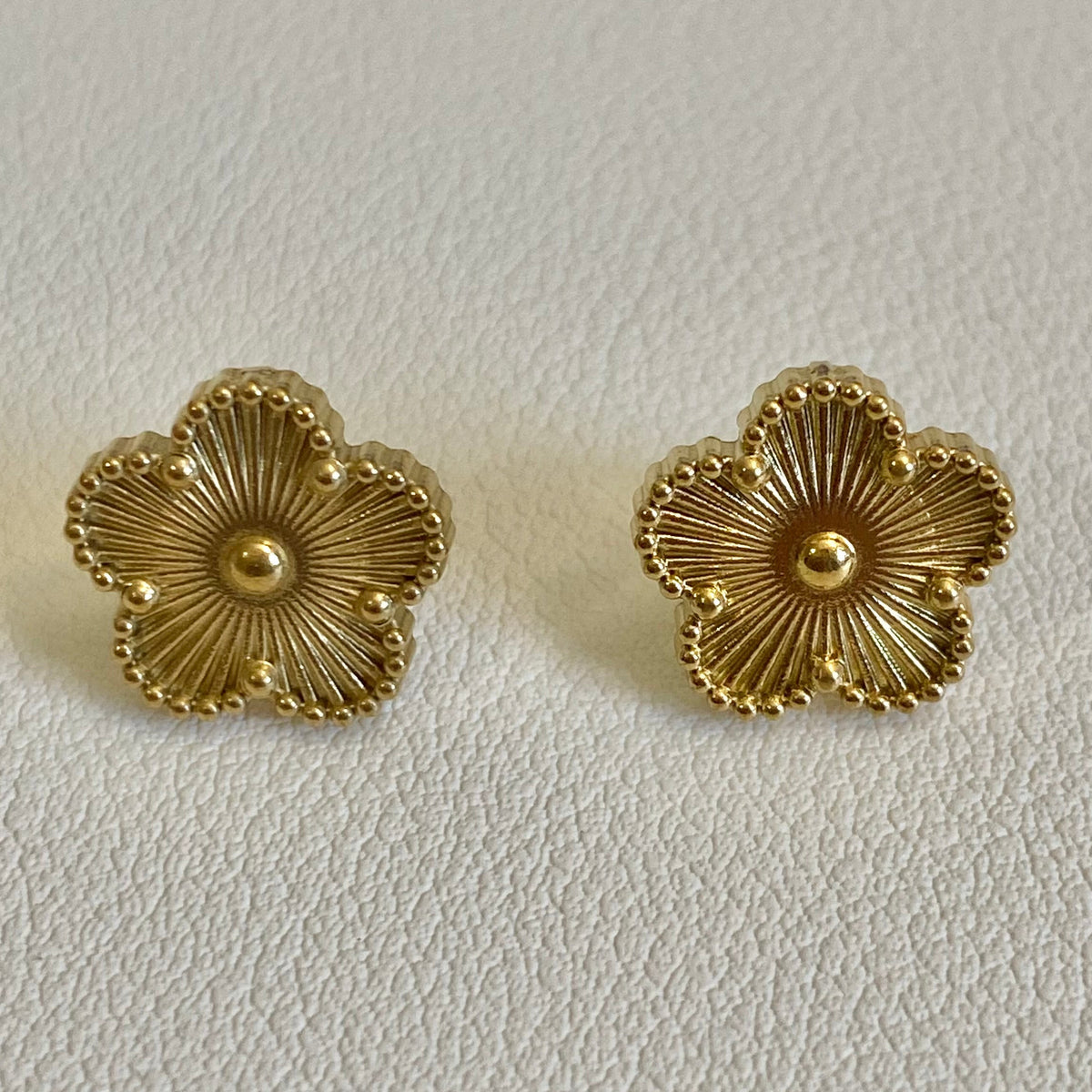 Gold Classivue Studs