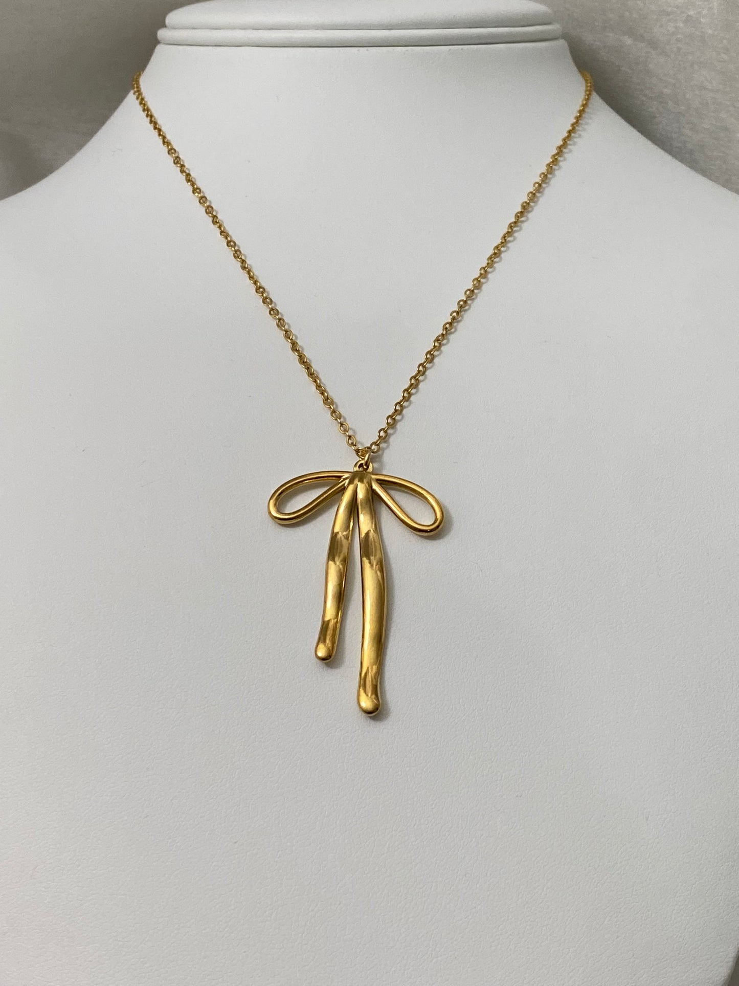 Big Bow Necklace in Gold