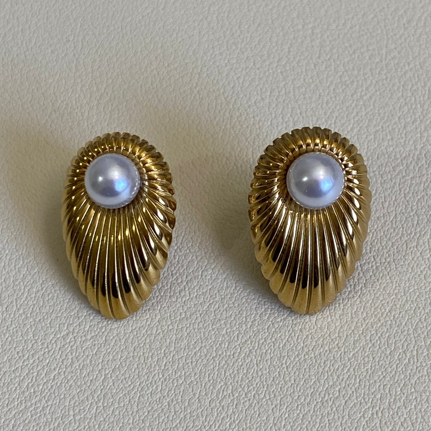 Aphra Studs