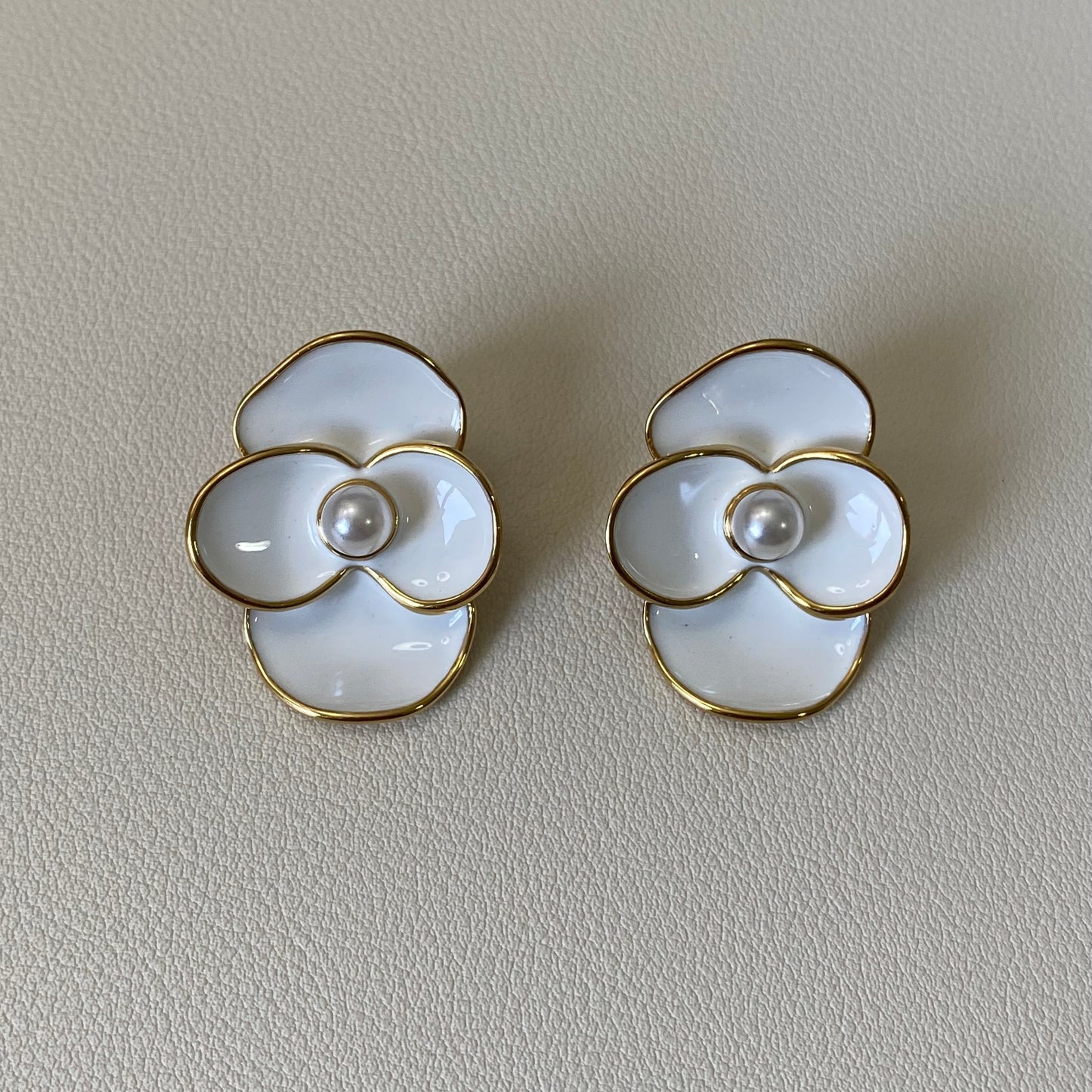 Pansy Pearl Earrings