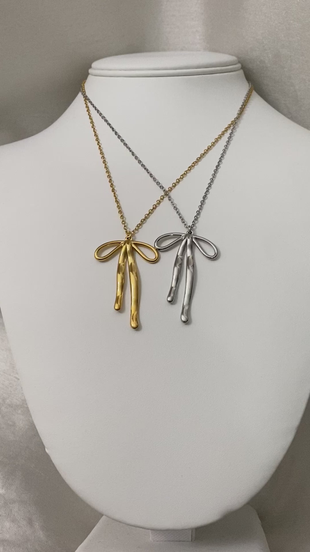 Big Bow Necklace in Gold